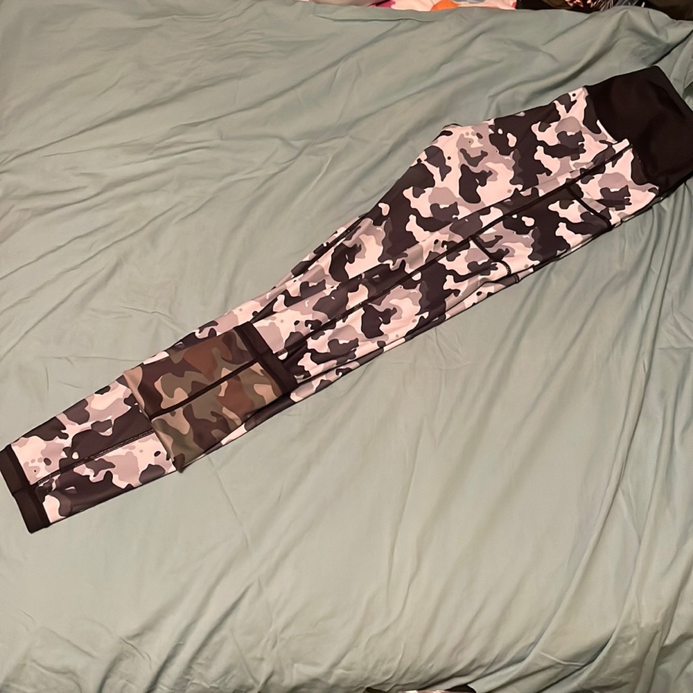 CVG Reversible Camo Leggings